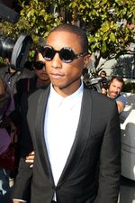 Pharrell Williams Tetap Stylish di Persidangan