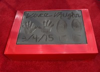 Ini penampakan cetakan tangan, kaki, dan tanda tangan dari Vince Vaughn. Alberto E. Rodriguez/Getty Images/detikFoto.
