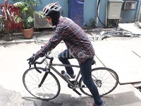 Sekarang sebisa mungkin batas maksimal gue harus bersepeda, ujarnya.