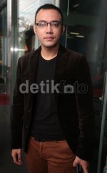 Sandy Tumiwa Batal Nikah Bulan ini