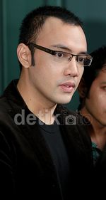 Sandy Tumiwa Batal Nikah Bulan ini