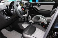 Melirik ke bagian interior, nuansanya berwarna hitam.