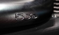 Seluruh desain dashboard, panel, dan bagian mobil lainnya juga menggunakan kulit alcantara hitam.