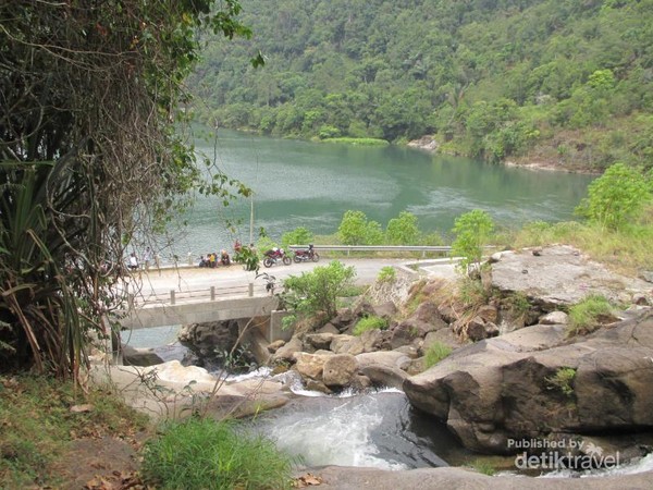 Unik Danau Bendungan Ini Punya Banyak iAiri iTerjuni