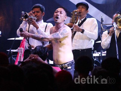 Pesta 12 Tahun Superglad