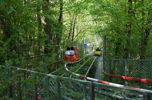 Keren! Pria Ini Bikin Taman Rekreasi Seorang Diri Selama 40 Tahun