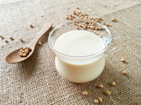 Susu Kedelai Mampu Turunkan Kadar Kolesterol Darah dan Cegah Osteoporosis (1)
