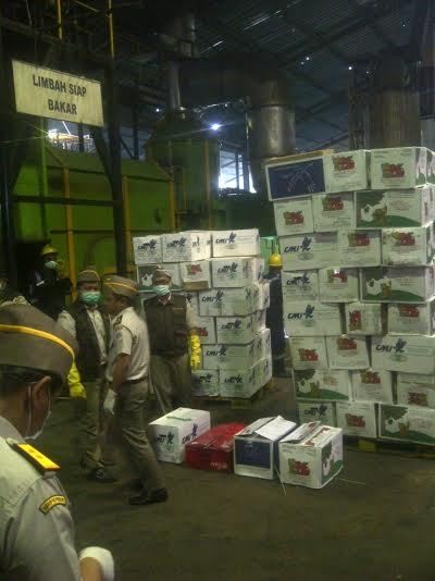 Importir Angkat Tangan, Apel Impor AS Berbakteri Mematikan Dibakar