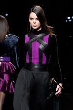 Kendall Jenner Wow di Paris Fashion Week