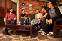     Tatjana bersama para cowok 'Negeri Van Oranje' akan segera syuting di Belanda dan Praha. Film terbaru mereka diadaptasi dari novel berjudul sama karya Wahyuningrat, Adept Widiarsa, Nisa Riyadi, dan Rizky Pandu Permana.