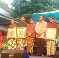 Di Depan Ribuan Warga Yogya, Sri Sultan HB X Launching Jogja Istimewa Di Depan Ribuan Warga Yogya, Sri Sultan HB X Launching Jogja Istimewa