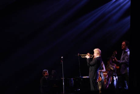 Lengkingan Jazz Penuh Cinta dari Terumpet Chris Botti