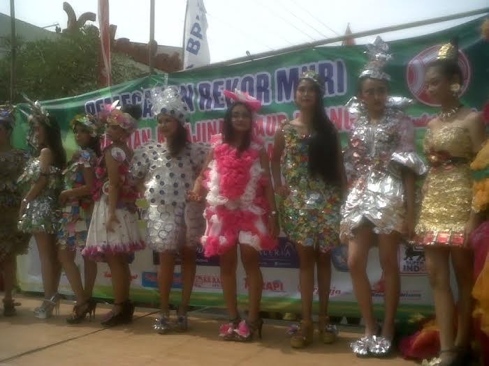 Ribuan Warga Yogya Bikin Dompet Hingga Tas dari Sampah Plastik