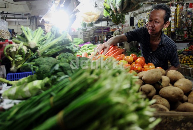 Harga Cabai Merah dan Bawang Naik, Tapi Wortel Sampai Tomat Turun