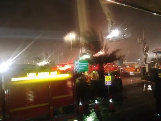 Hujan Deras Mengguyur, Api di Wisma Kosgoro Tetap Membara