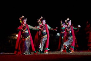 Menikmati Pesta Purnama di Candi Penataran Blitar