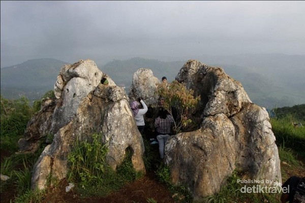 Planet Lain Bukan Ini Taman Batu Di Bandung