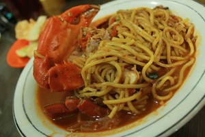 Mie Razali: Lentur Lembut Mie Berendam Kuah Berempah yang Kental