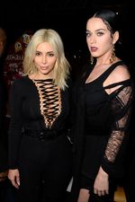 Rambut Baru dan Catsuit Tanpa Bra Kim Kardashian