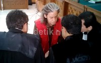 Di kesempatan itu, Fariz membeberkan mengapa ia menolak dipindah dari panti rehab ke LP Cipinang.