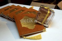 Suvenir pengajian Reva dan Rendy. Pool/Akew/detikFoto.