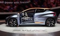 Sway memiliki panjang 4.010 milimeter (mm), lebar 1.780 mm, dan tinggi 1.385 mm. Sedangkan jarak sumbu roda mencapai 2.570 mm. Dimensi ini tak terpaut jauh dengan Clio yang memiliki panjang 4.060 mm dan jarak sumbu roda 2.590 mm.     