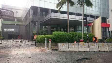 Api Dipadamkan, Lobi Wisma Kosgoro Penuh Serpihan Kaca