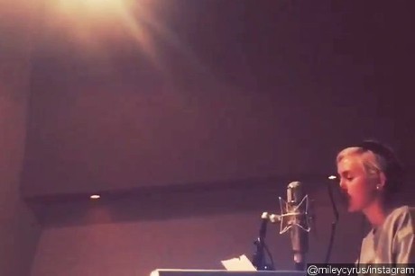 Miley Cyrus Pamer Lagu Baru di Instagram