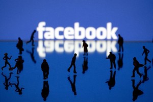 Facebook Ogah Ramaikan Deru Mobil Pintar