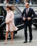 Hamil 8 Bulan, Kate Middleton Cantik Berbaju Pink