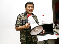 Aksi Rhoma saat menjadi sutradara.