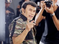 Tak hanya video klip, lagu 'Eeiish' juga merupakan ciptaan Rhoma khusus untuk Fairuz.