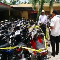 Tujuh Kakek-kakek Dibekuk Saat di Arena Judi Sabung Ayam