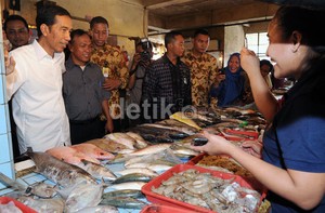 Dolar Tembus Rp 13.000, Ada Apa dengan Jokowi Effect?