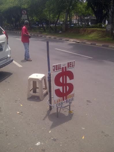 Kolektor Hingga Calon Pengantin Rela Beli Dolar Lusuh Rp 13.000