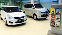 Showroom dan bengkel dilengkapi dengan ruang pamer dan ruang tunggu bengkel yang sangat nyaman serta didukung oleh fasilitas, sarana dan peralatan yang sesuai dengan standar Suzuki yang modern, lengkap dan terkini.