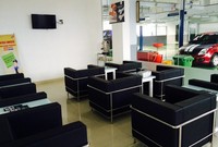 Outlet Suzuki Armada Bireuen ini dibangun dengan konsep desain bangunan dan eksterior serta interior yang modern dan terkini, memberikan kesan mewah dan nyaman untuk memberikan layanan maksimal kepada konsumen dan calon konsumen Suzuki, serta adanya fasilitas - fasilitas yang terdapat di showroom, yaitu playground untuk anak-anak, Wi-Fi, Full Air Conditioner dan sebagainya. Pool/Suzuki.