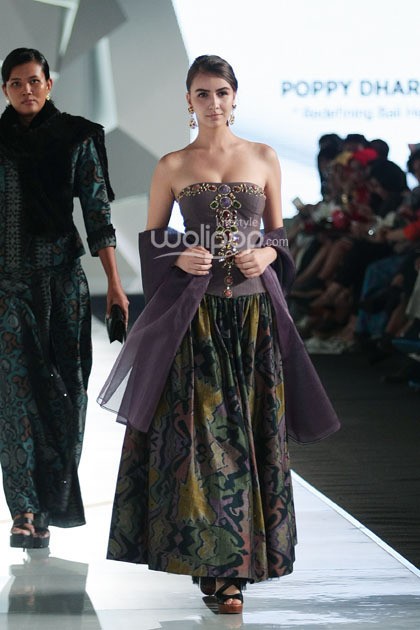 Poppy Dharsono Redefining Bali Heritage. Indonesia Fashion Week 2015 at Jakarta Convention Center. Senayan. Jakarta. [Foto: Mohammad Abduh/Wolipop]