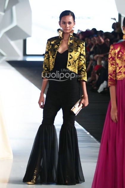 Poppy Dharsono Redefining Bali Heritage. Indonesia Fashion Week 2015 at Jakarta Convention Center. Senayan. Jakarta. [Foto: Mohammad Abduh/Wolipop]