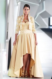 Poppy Dharsono Redefining Bali Heritage. Indonesia Fashion Week 2015 at Jakarta Convention Center. Senayan. Jakarta. [Foto: Mohammad Abduh/Wolipop]