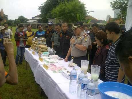 Polres Jakbar Musnahkan 3,3 Ton Ganja dan 1.834 Gram Sabu Polres Jakbar Musnahkan 3,3 Ton Ganja dan 1.834 Gram Sabu