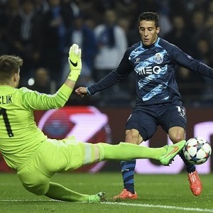 Hantam Basel, Porto Lolos ke Perempatfinal