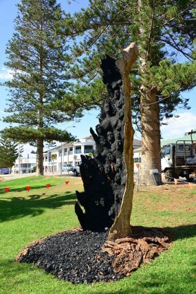 Hiii! 30 Wajah Manusia Muncul di Patung Abu