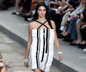 Ikuti Jejak Saudari Lainnya, Kendall Jenner Dikabarkan Operasi Plastik