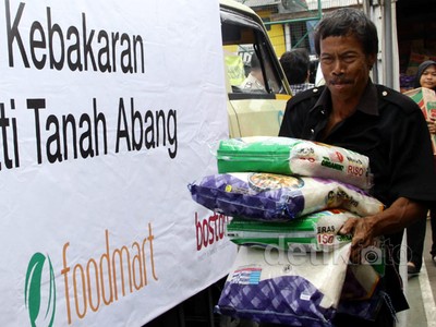 Korban Kebakaran Tanah Abang Terima Bantuan