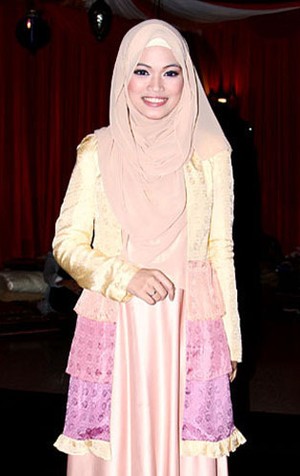 Putri Aa Gym Akan Rilis Busana Pengantin Syari dengan Harga Terjangkau