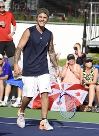Justin Bieber ikut bermain tenis di sebuah acara amal untuk membantu para penderita kanker. Frazer Harrison/Getty Images/detikFoto.