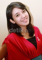 Dhini Aminarti Peduli Kanker Payudara