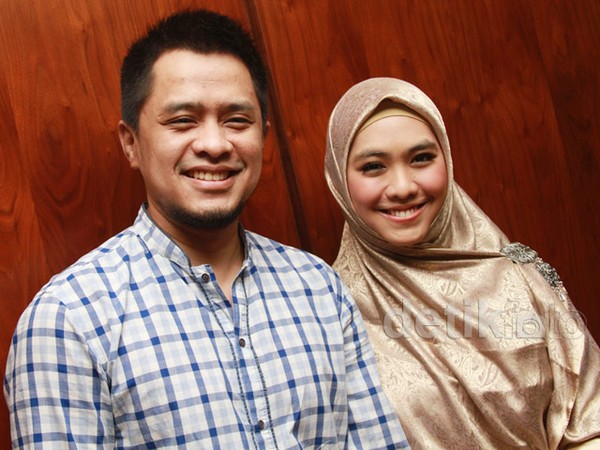 Keserasian Oki Setiana Dewi dan Suami
