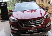 SUV ini memiliki Rectangle Xenon Projection Head Ligth with LED positioning Lamp yang menggunakan HID 4300 kelvin. Model ini juga menggunakan pelek New Design Thin and Bigger berukuran 18 inci untuk tipe mesin bensin dan 19 inci untuk tipe CRDi VGT.